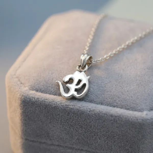 Plain_Om_925_Sterling_Silver_Pendant