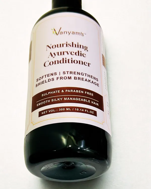 Vanyam_Ayurvedic_Conditioner_Frizz_Free_Smoothness_Deep_Hydration_300_Ml