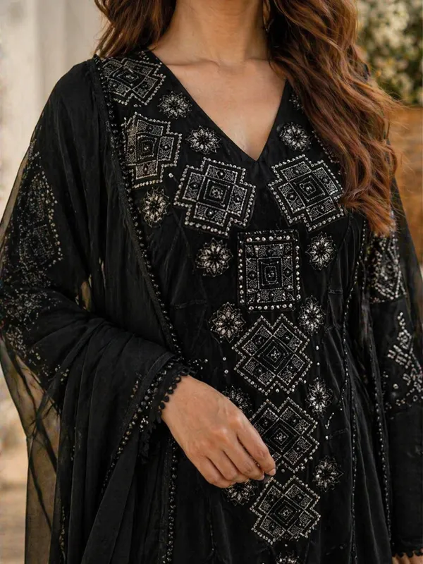Black_Georgette_Embroidery_Kurta_Palazzo_Set_With_Dupatta_For_Women