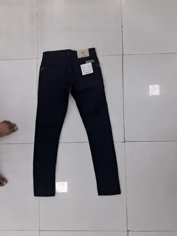 Black_Cotton_Solid_Denim_Jeans_For_Men