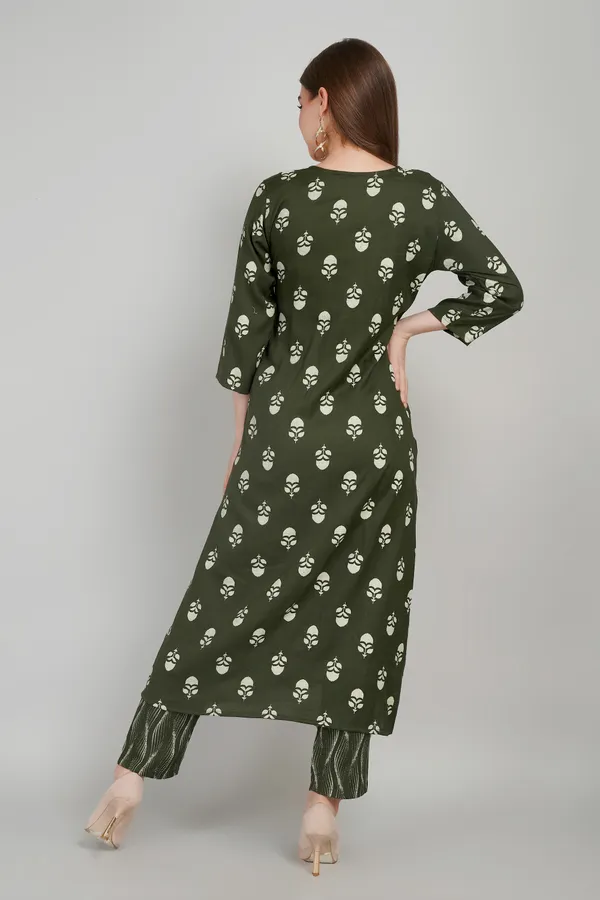 Women_Cotton_Kurta_And_Trouser_With_Dupatta_Set_Elegant_Party_And_Festive_Wear