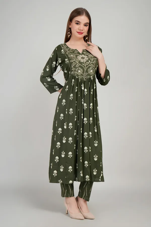Women_Cotton_Kurta_And_Trouser_With_Dupatta_Set_Elegant_Party_And_Festive_Wear