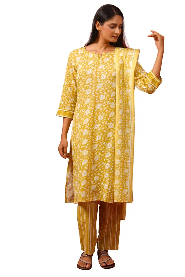 Women_Cotton_Kurta_And_Trouser_With_Dupatta_Set_Elegant_Party_And_Festive_Wear_For_Women