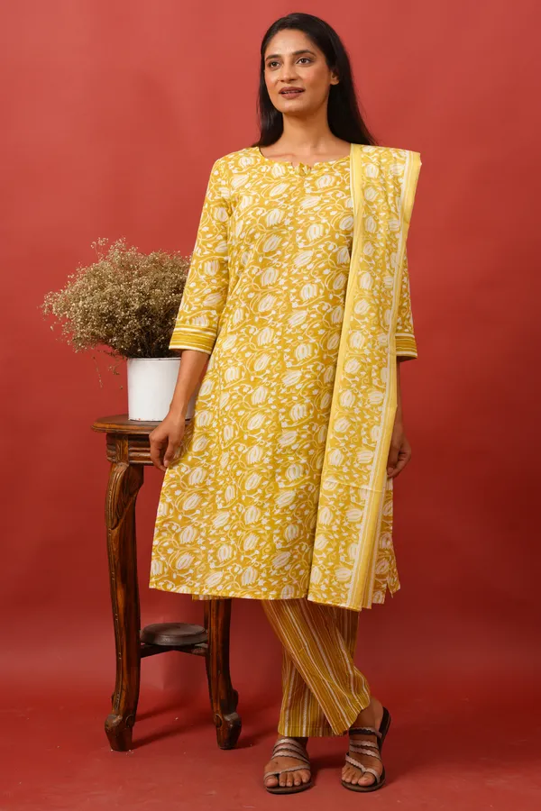 Women_Cotton_Kurta_And_Trouser_With_Dupatta_Set_Elegant_Party_And_Festive_Wear_For_Women