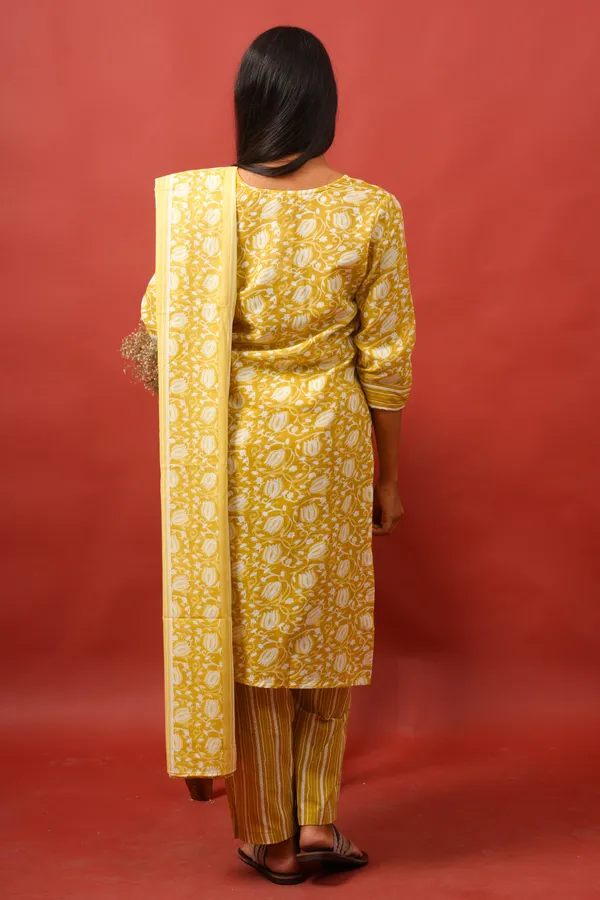 Women_Cotton_Kurta_And_Trouser_With_Dupatta_Set_Elegant_Party_And_Festive_Wear_For_Women
