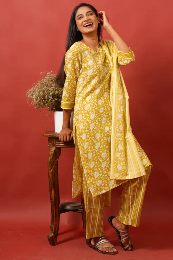 Women_Cotton_Kurta_And_Trouser_With_Dupatta_Set_Elegant_Party_And_Festive_Wear_For_Women