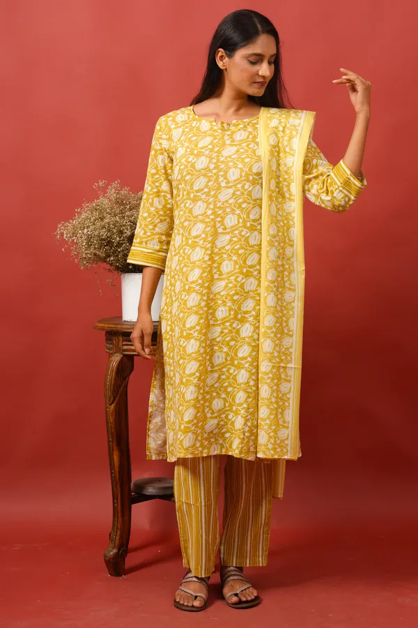 Women_Cotton_Kurta_And_Trouser_With_Dupatta_Set_Elegant_Party_And_Festive_Wear_For_Women