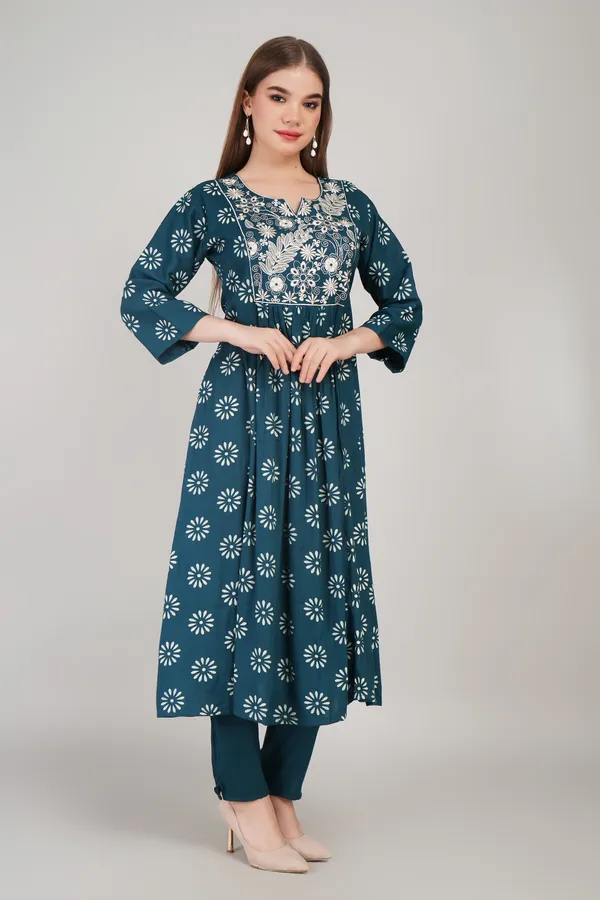 Women_Cotton_Kurta_And_Trouser_With_Dupatta_Set_Elegant_Party_And_Festive_Wear