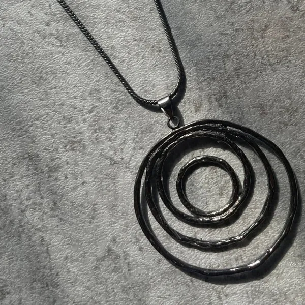 Premium_And_Fancy_Design_Brass_Swirl_Necklace_Black