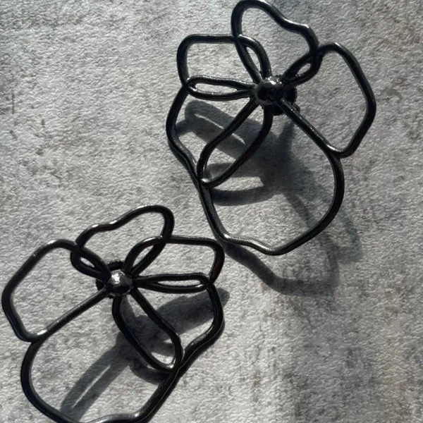 Premium_And_Fancy_Design_Brass_Poppy_Earring_Black