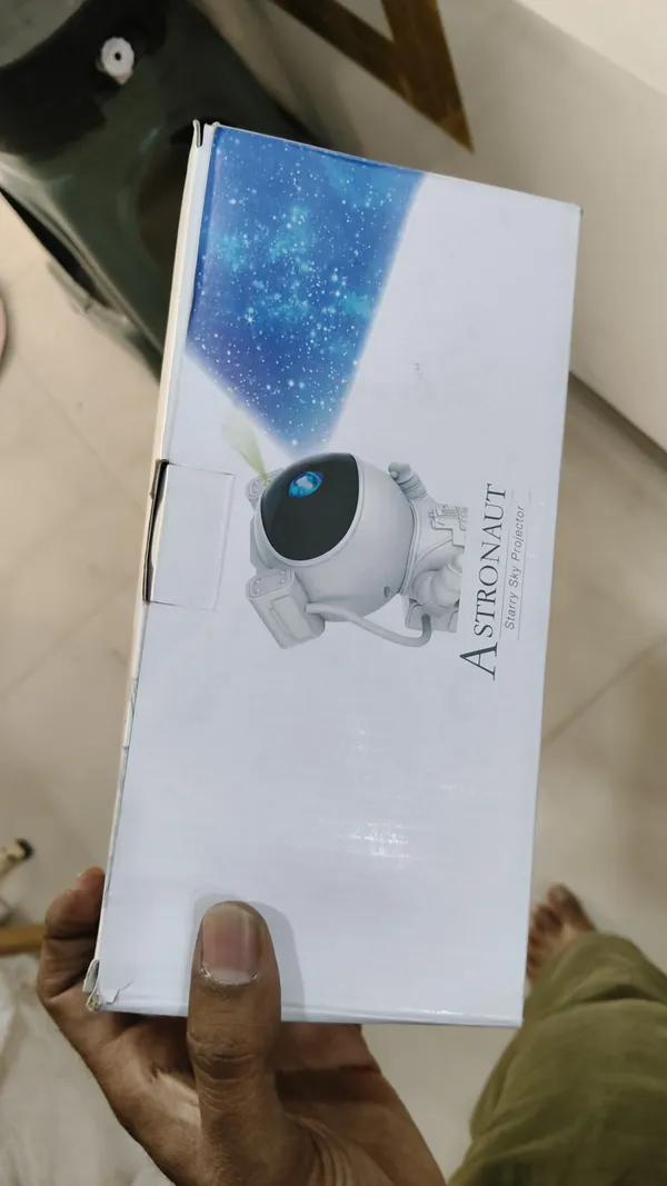 Astronaut_Star_Projector_Night_Light_With_Remote_Control_-_Galaxy_Projector_For_Kids_Room_And_Home_Decor