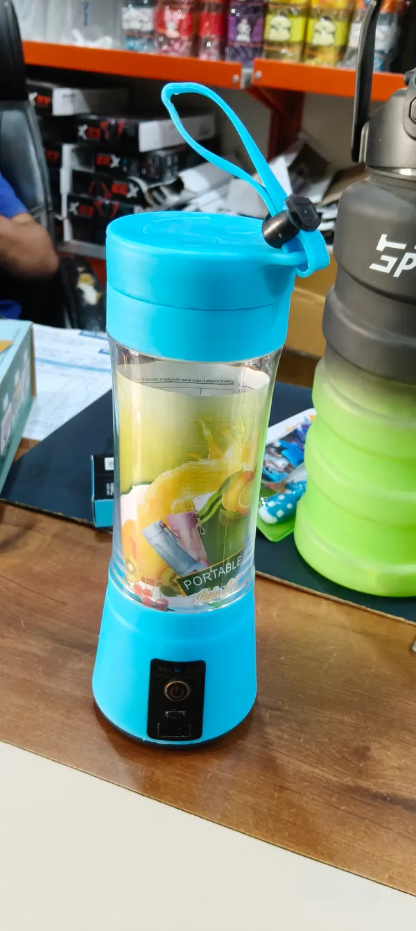 Portable_Usb_Rechargeable_Blender_Juice_Maker_-_380Ml_Personal_Smoothie_Blender_With_Carry_Handle_(Blue)