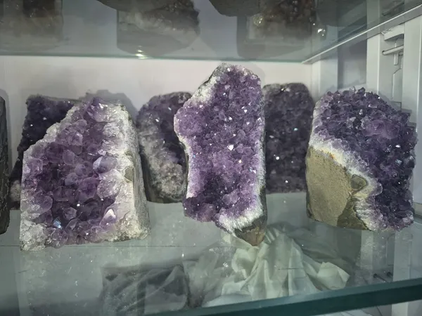 Natural_Amethyst_Crystal_Cluster_Deep_Purple_Geode_Stone_Powerful_Healing,_Protection_And_Energy_Purifier