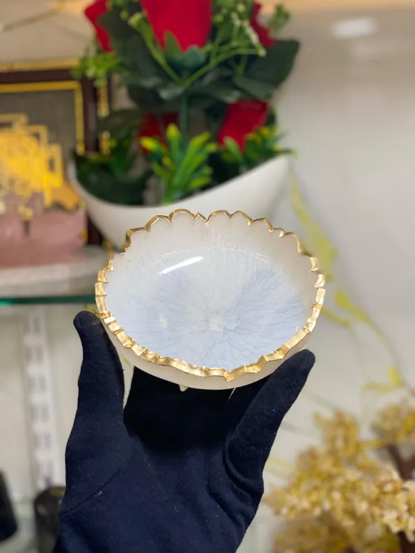 Moroccan_Selenite_Charging_Bowl_with_Gold_Scalloped_Rim