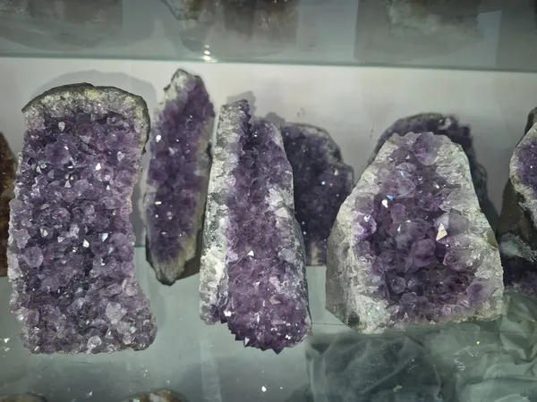 Natural_Amethyst_Crystal_Cluster_Deep_Purple_Geode_Stone_Powerful_Healing,_Protection_And_Energy_Purifier