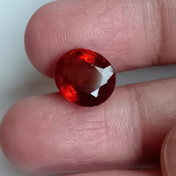 Natural_Hessonite_Garnet_Gemstone_Oval_Cut_Gemed_Stone_for_Astrological_Benefits