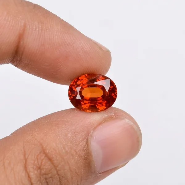 Natural_Hessonite_Garnet_Gemstone_Oval_Cut_Gemed_Stone_for_Astrological_Benefits