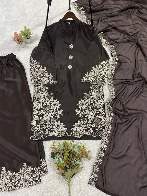 Crape_Silk_Pakistani_Suit_For_Women
