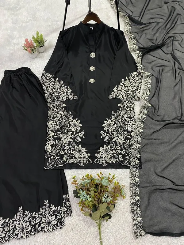 Crape_Silk_Pakistani_Suit_For_Women