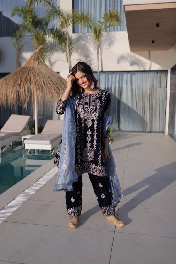 Black_Velvet_With_Rich_Zari_Dress_For_Women