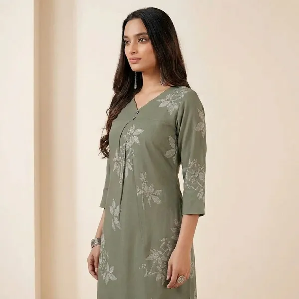 Grey_And_White_Premium_Designer_Kurta_And_Pant_Set_For_Women