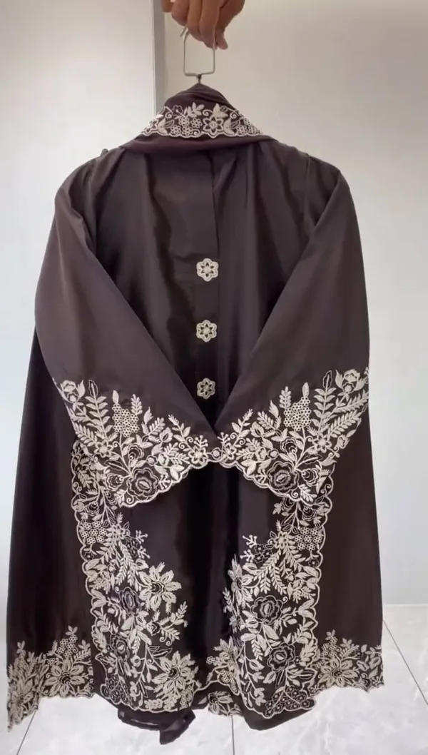 Crape_Silk_Pakistani_Suit_For_Women