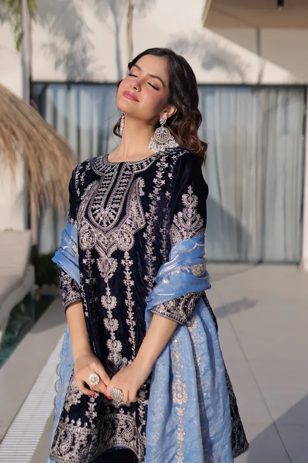 Black_Velvet_With_Rich_Zari_Dress_For_Women
