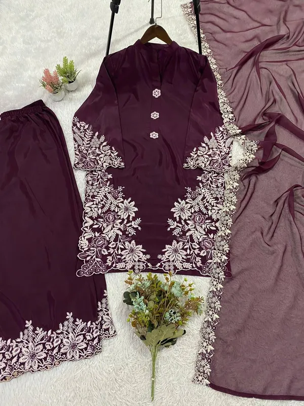 Crape_Silk_Pakistani_Suit_For_Women