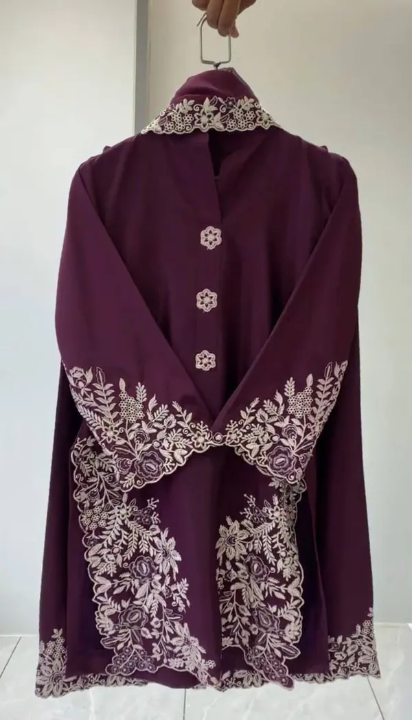 Crape_Silk_Pakistani_Suit_For_Women