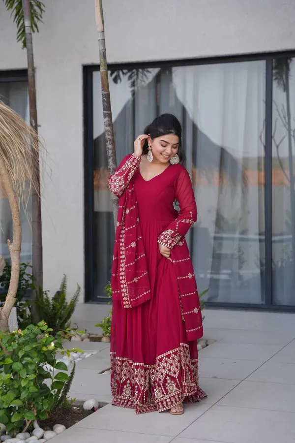 Pink_Anarkali_Gown_Dupatta_Set_For_Women