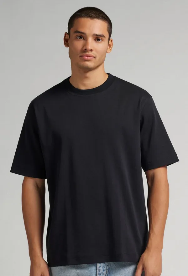 Black_Premium_Cotton_Oversized_T-Shirt_For_Men