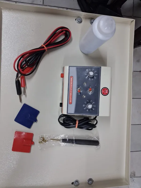Mini_Interferential_Therapy_Machine_With_Accessories