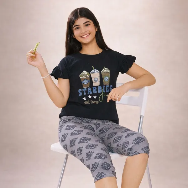 Black_Hosiery_T-Shirt_And_Capri_Set_For_Women
