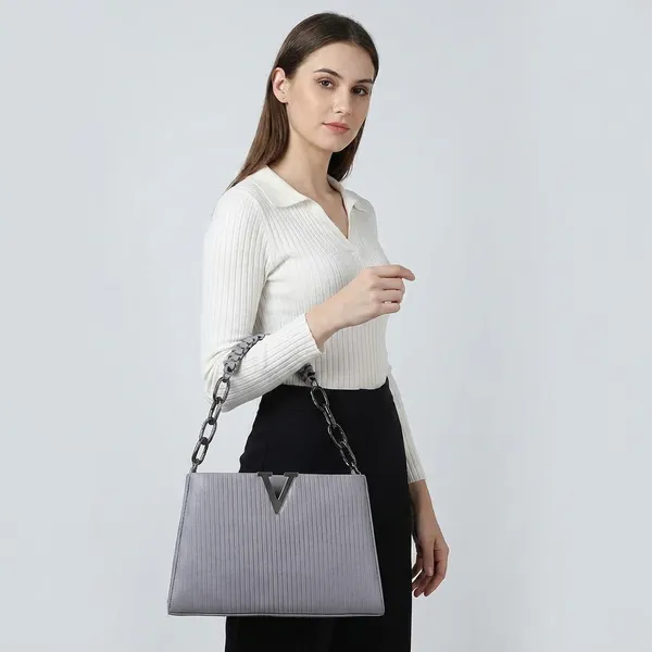 Grey_Textured_Handbag_With_Chain_Strap_And_Shoulder_Strap