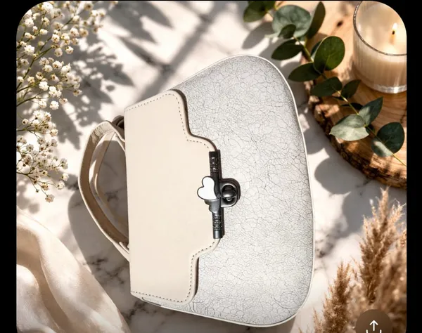 Elegant_White_Crossbody_Bag_With_Bear_Charm