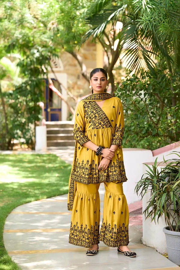 Aumira_Women's_Kurta_set_with_sharara_/_Wedding_and_festive_wear_
