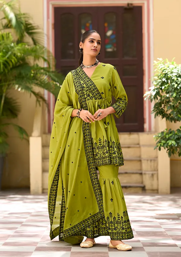Aumira_Women's_Kurta_set_with_sharara_/_Wedding_and_festive_wear_