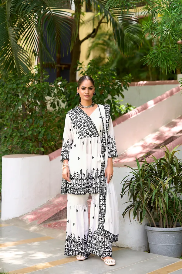 Aumira_Women's_Kurta_set_with_sharara_/_Wedding_and_festive_wear_