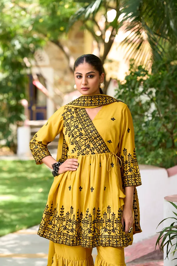 Aumira_Women's_Kurta_set_with_sharara_/_Wedding_and_festive_wear_