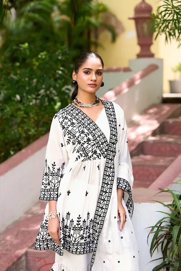 Aumira_Women's_Kurta_set_with_sharara_/_Wedding_and_festive_wear_