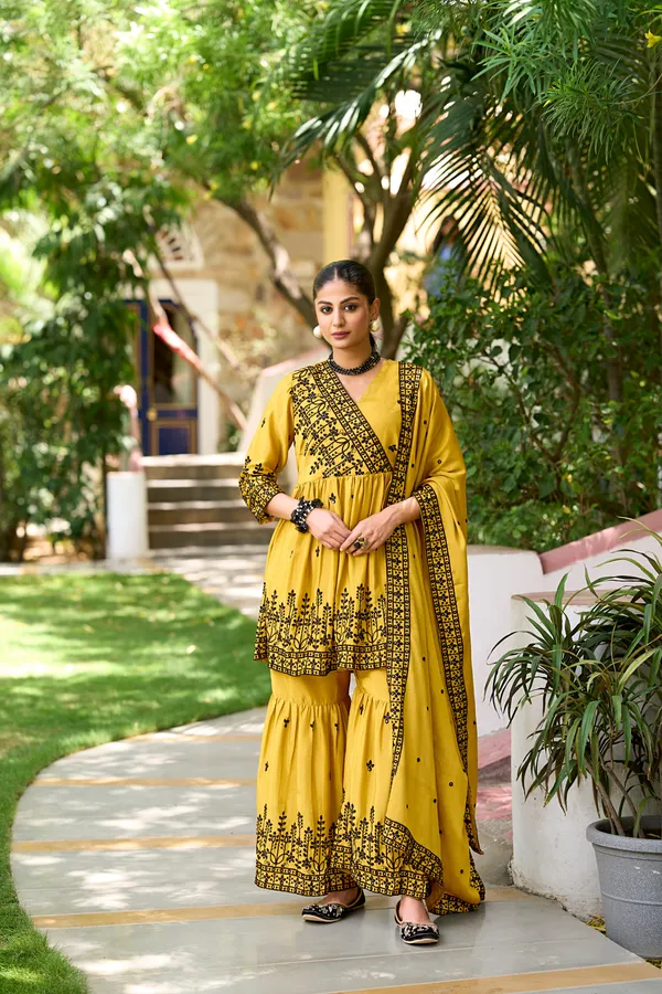 Aumira_Women's_Kurta_set_with_sharara_/_Wedding_and_festive_wear_