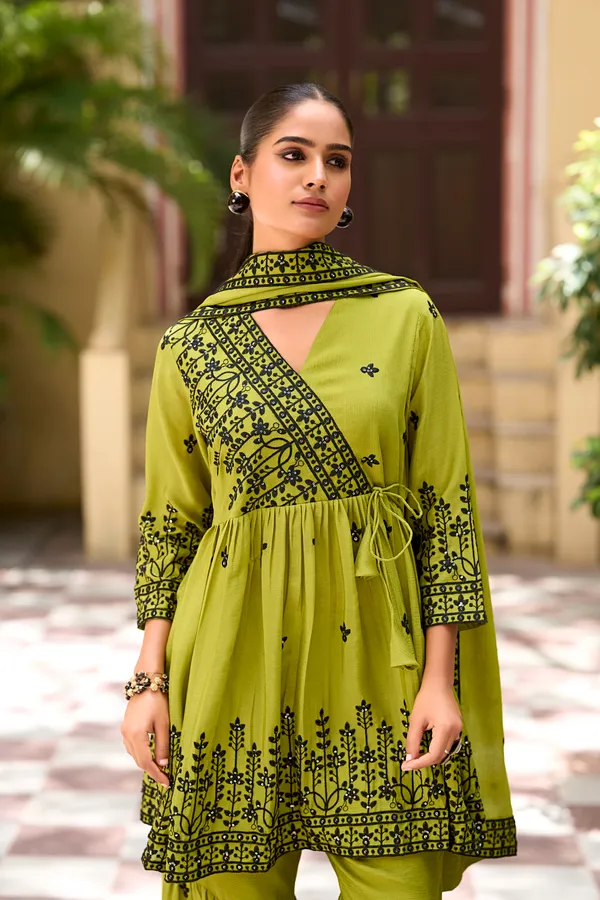Aumira_Women's_Kurta_set_with_sharara_/_Wedding_and_festive_wear_