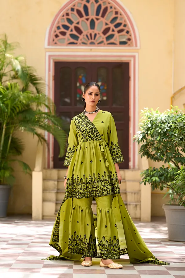Aumira_Women's_Kurta_set_with_sharara_/_Wedding_and_festive_wear_