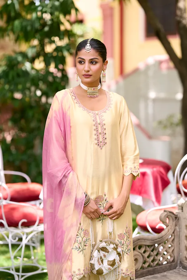 Aumira_women's_Pure_Gaji_Silk_Handword_Kurta_set_With_Pure_chinon_Dupatta