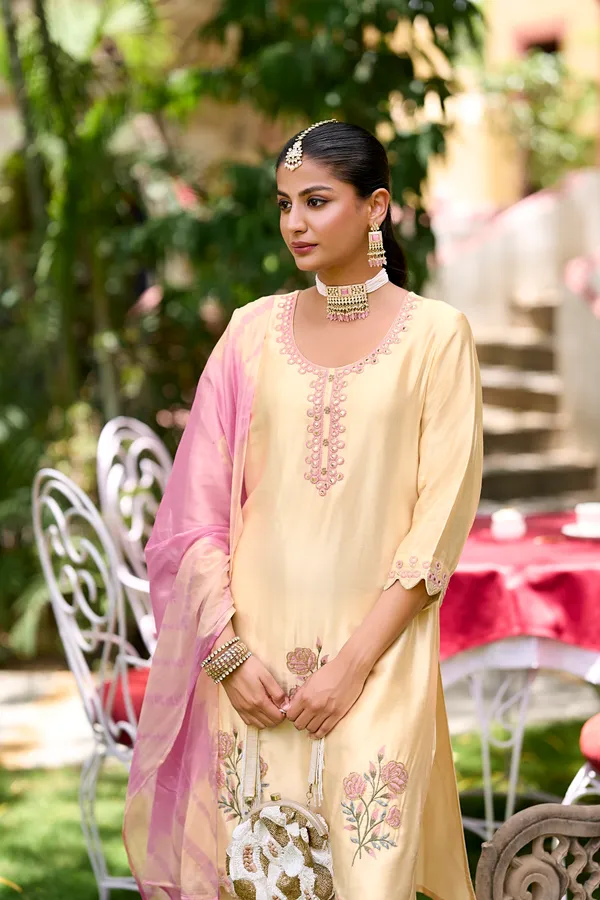 Aumira_women's_Pure_Gaji_Silk_Handword_Kurta_set_With_Pure_chinon_Dupatta