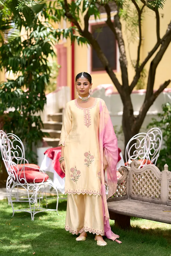 Aumira_women's_Pure_Gaji_Silk_Handword_Kurta_set_With_Pure_chinon_Dupatta