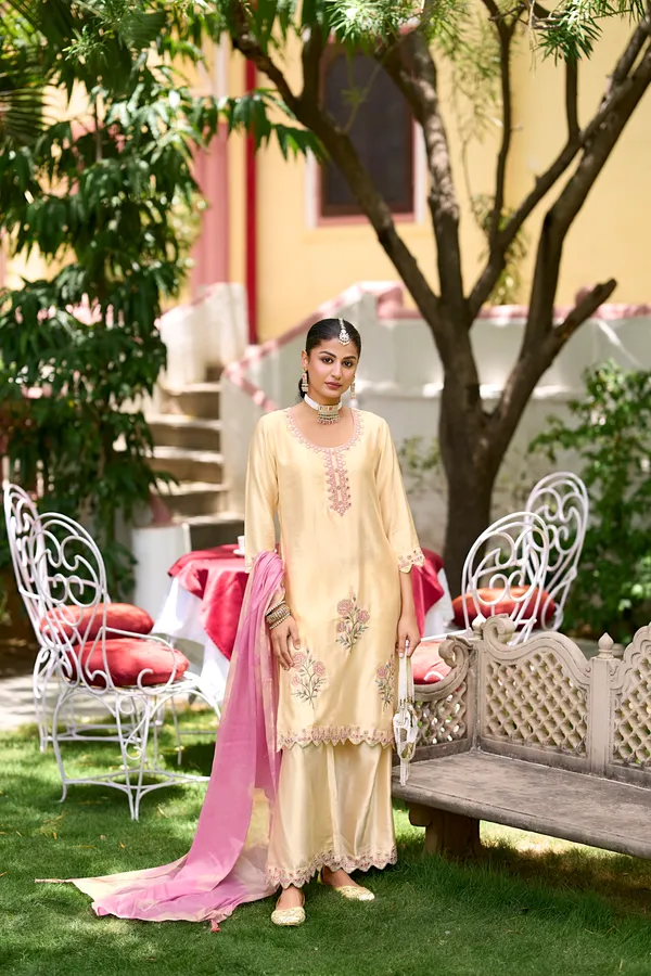 Aumira_women's_Pure_Gaji_Silk_Handword_Kurta_set_With_Pure_chinon_Dupatta