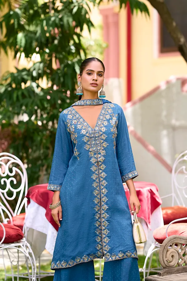 Aumira_women's_pure_muslin_zari_buttin_indo-western_with_plazzo_and_dupatta