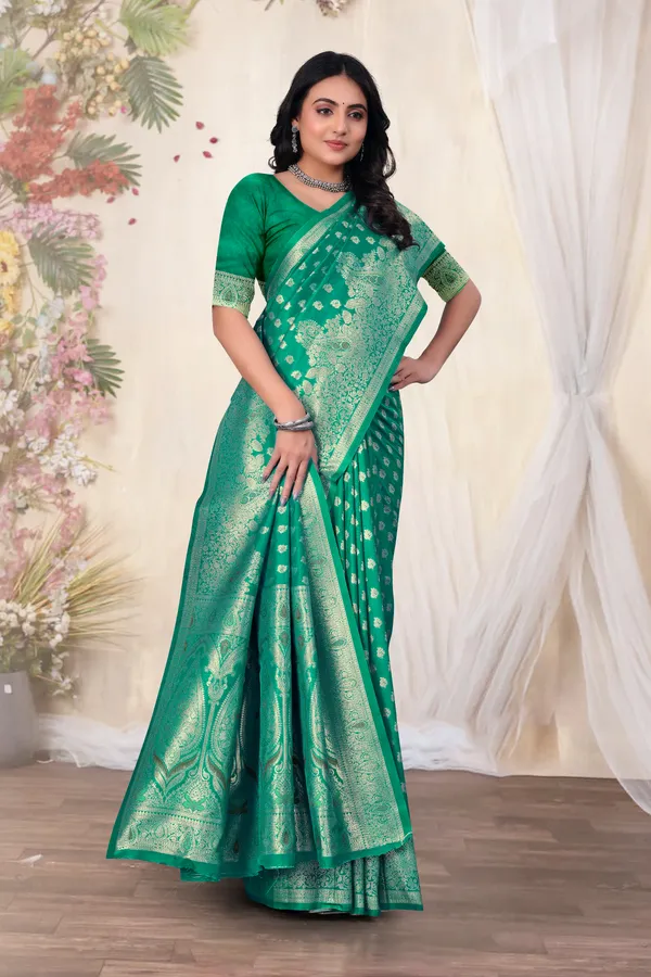 Traditional_Green_Banarasi_Silk_Saree_With_Golden_Zari_Work