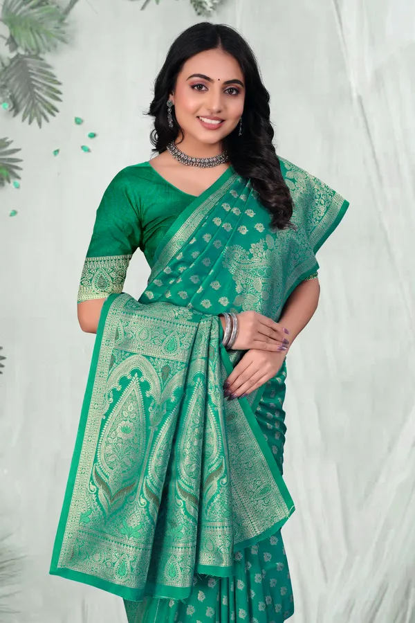 Traditional_Green_Banarasi_Silk_Saree_With_Golden_Zari_Work